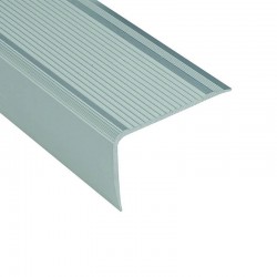 Nez de marche plat strié...