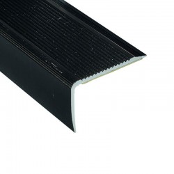 Nez de marche plat strié...